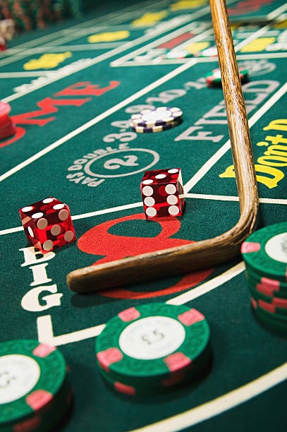 kitajitu Sic Bo table with dice cage and betting layout visible on live stream